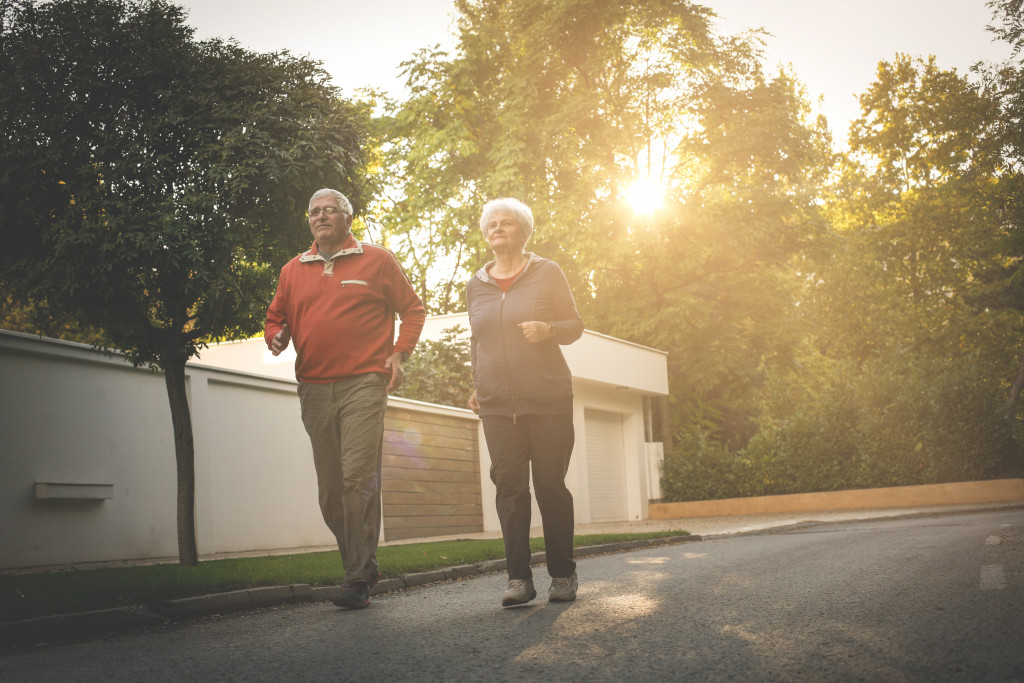 elder couple jogging while the sun is still rising